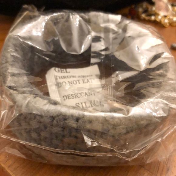 Grey knitted bangle NWT - Picture 7 of 7